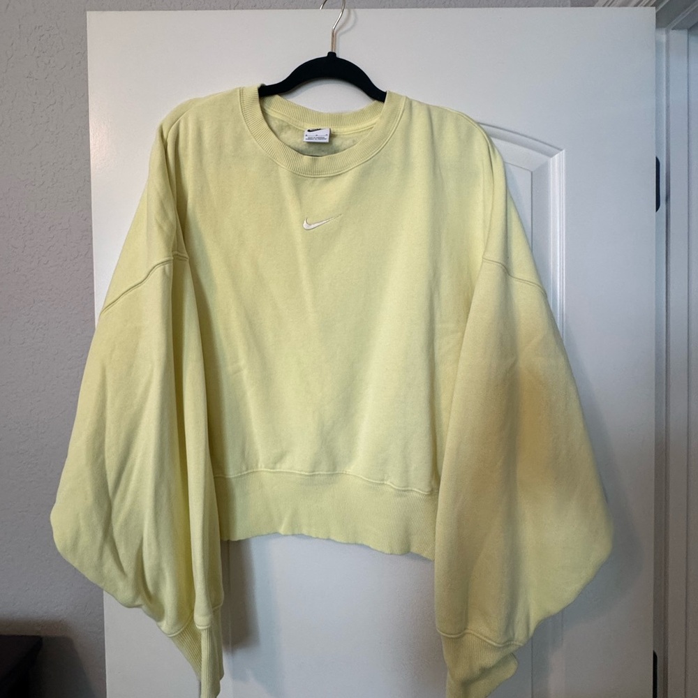 Nike Sweatshirt - Medium